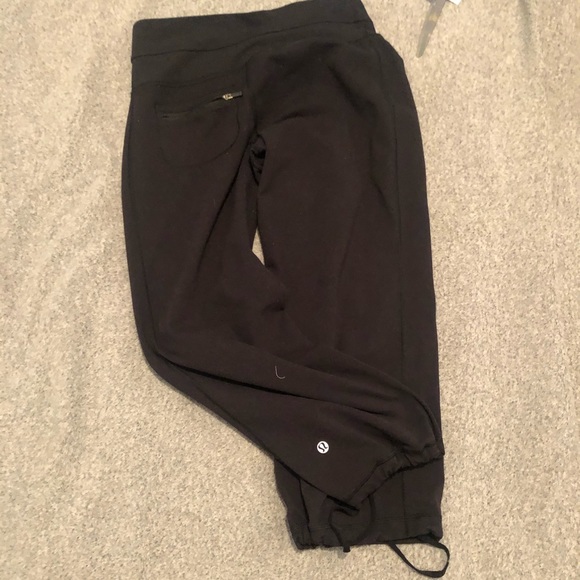 Lululemon crop joggers - Picture 2 of 2